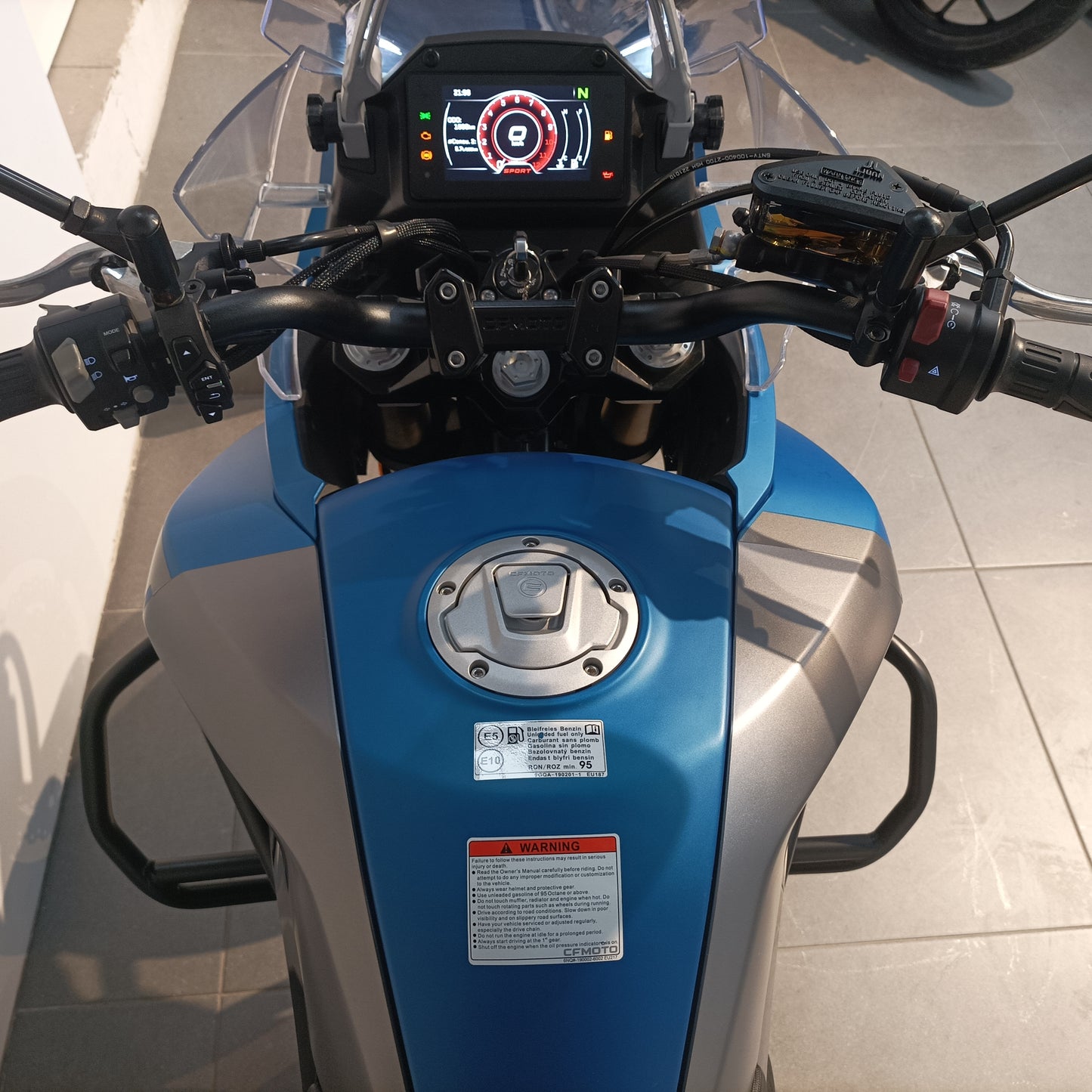 CFMOTO MT 650 Moto de Serviço