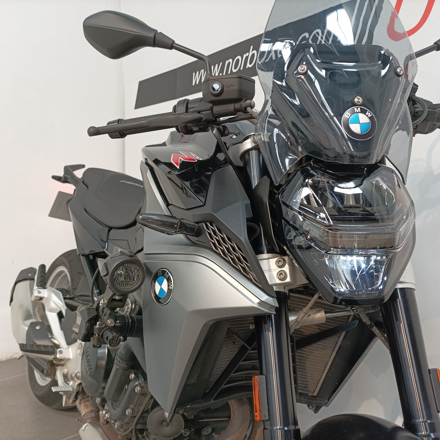 BMW F 900 R
