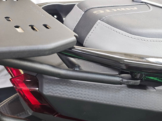 SYM : Suporte de Mala Traseira (ADX 400)