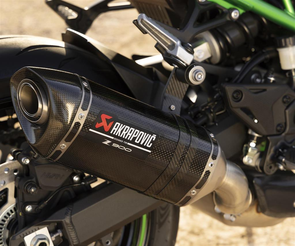 Kawasaki : Ponteira de Carbono Akrapovič para Z900/Z900 SE (2025/6)